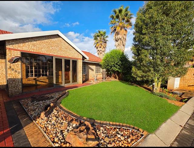 3 BEDROOM TOWNHOUSE FOR SALE IN KOOKRUS